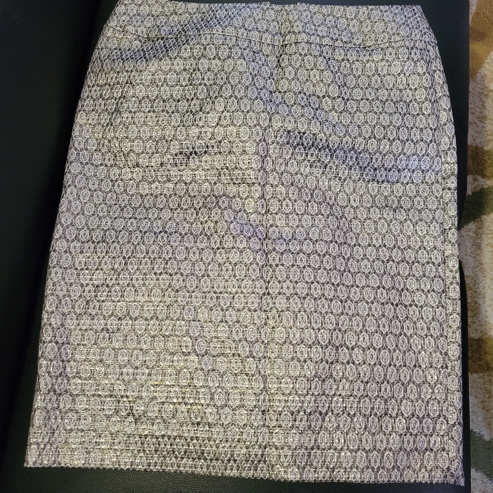 Skirt Size 8 Silver& Grey Shimmery Pattern